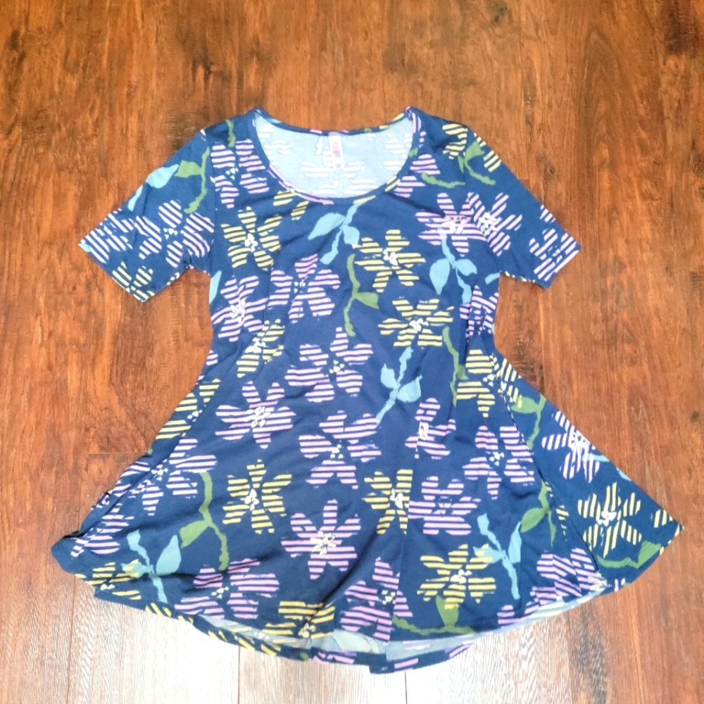 Lularoe size XXS floral pattern Perfect tee